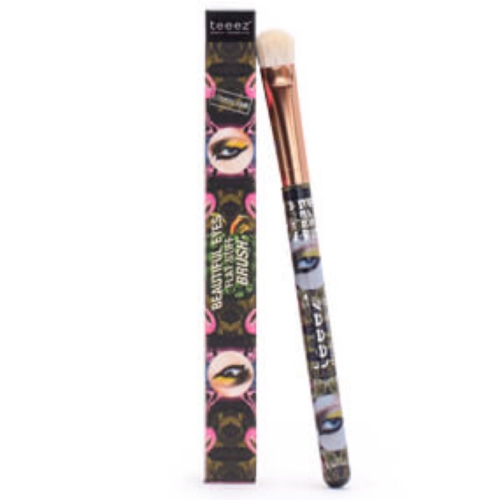 Teeez Beautiful Eyes Flat Stiff Eyeshadow Brush